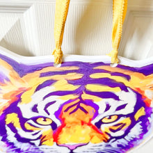 Load image into Gallery viewer, Bold Tiger Face Door hanger
